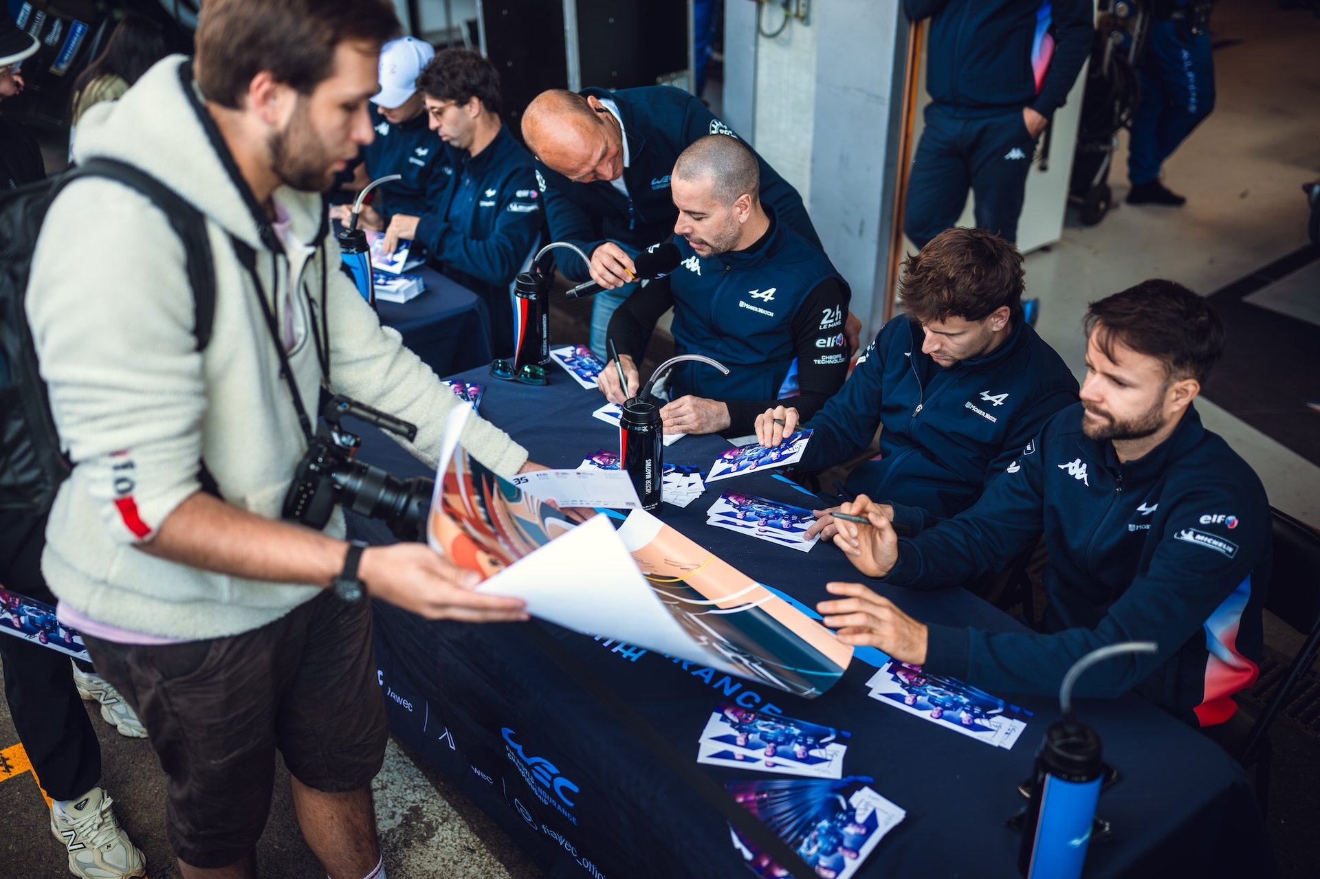 L’alpine A424 Dans Le Match Jusqu’au Chaos : Alpine Endurance Team Quitte Spa Avec Des Regrets 29 Autograph Session, Alpine Endurance Team, Alpine A424, Hypercar, Ambience During The 6 Hours Of Spa 2026, 2Nd Round Of 2026 Fia World Endurance Championship, From May 6 To 10, 2026 On Ton The Circuit De Spa-Francorchamps In Stavelot, Belgium- Photo Marian Chytka / Mch Photography