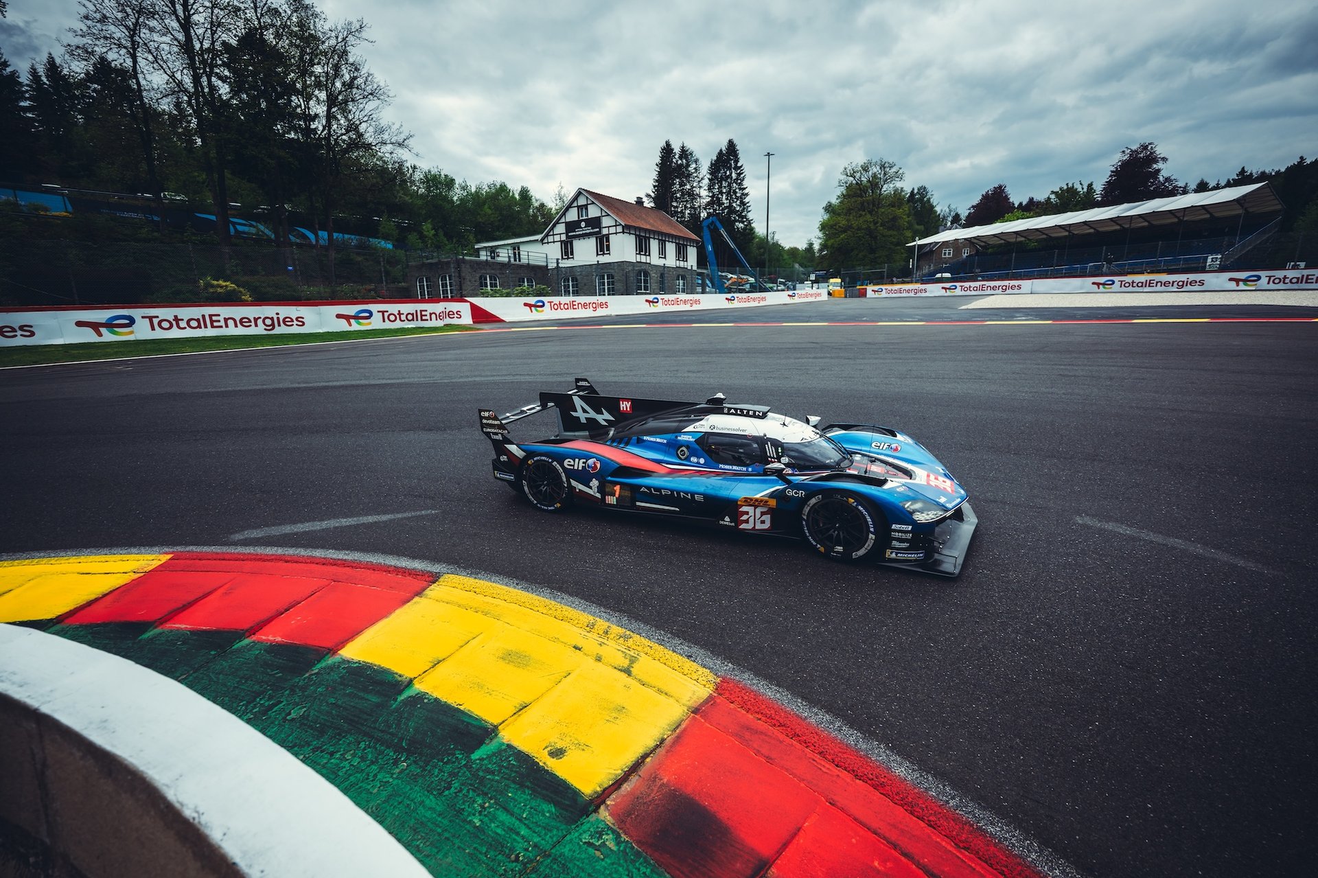 L’alpine A424 Dans Le Match Jusqu’au Chaos : Alpine Endurance Team Quitte Spa Avec Des Regrets 58 36 Gounon Jules (Fra), Makowiecki Frédéric (Fra), Martins Victor (Fra), Alpine Endurance Team, Alpine A424 #36, Hypercar, Action During The 6 Hours Of Spa 2026, 2Nd Round Of 2026 Fia World Endurance Championship, From May 6 To 10, 2026 On Ton The Circuit De Spa-Francorchamps In Stavelot, Belgium- Photo Marian Chytka / Mch Photography