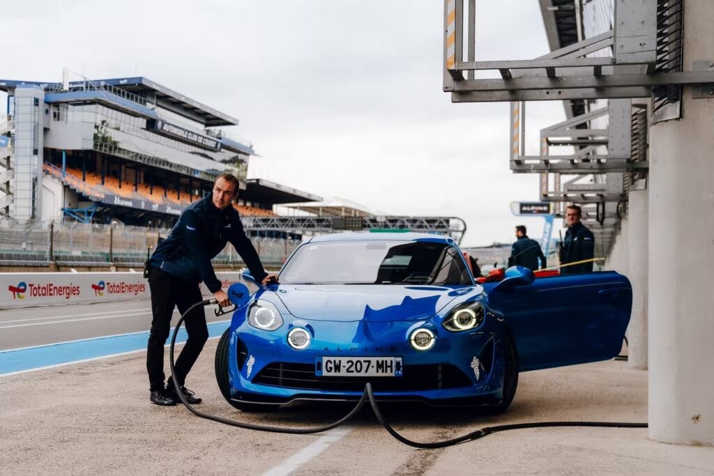 La Piste Bleue : l'expérience client Alpine en plein coeur du circuit ...